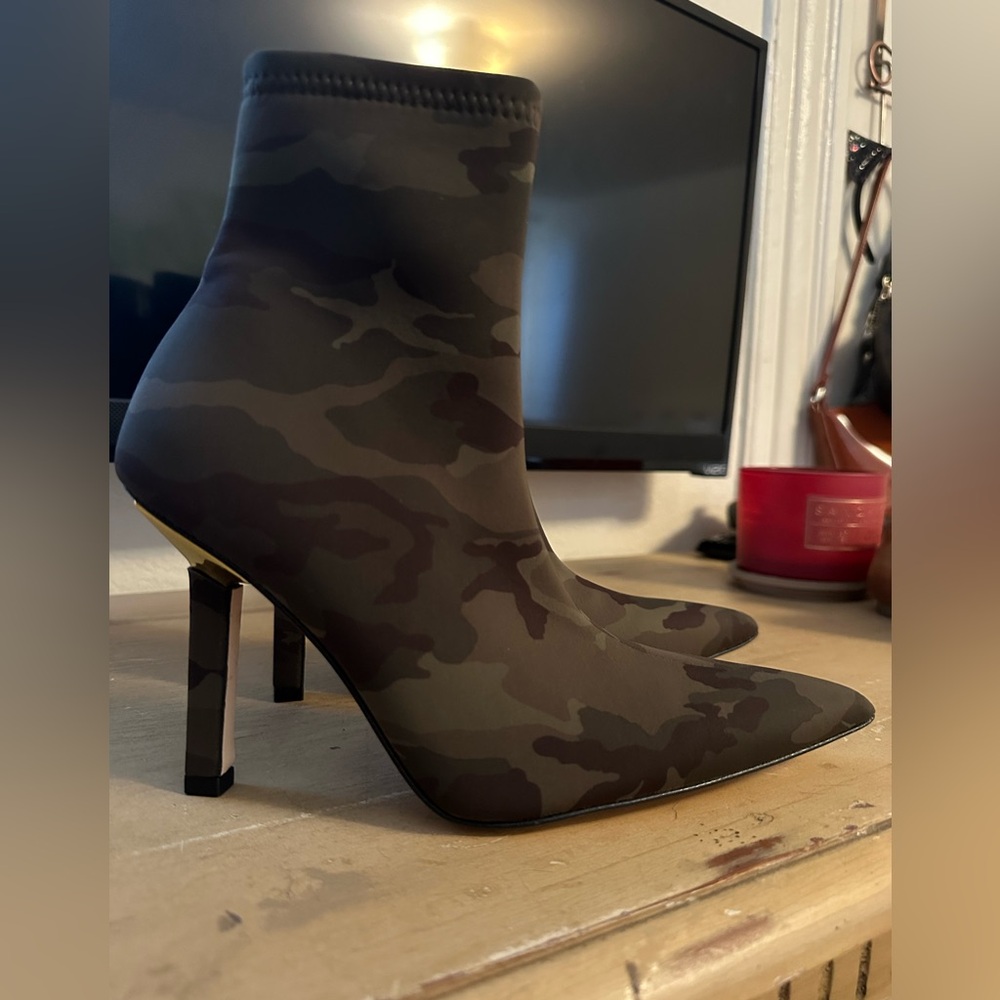 Camouflage Stiletto Boots good American size 6.5 new